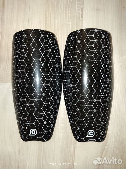 Щитки футбольные детские