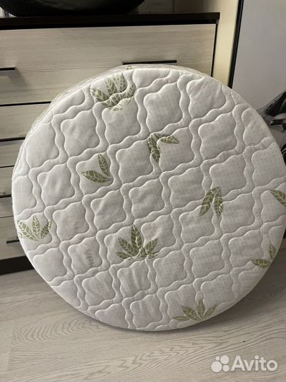 Круглый матрас с непромакаймым чехлом