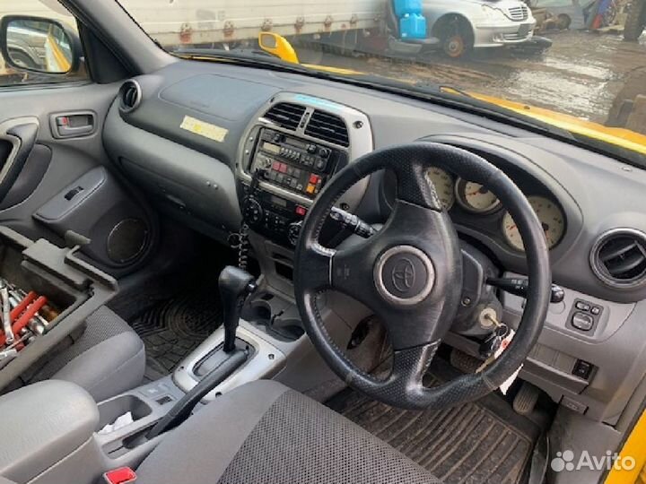 Решетка радиатора Toyota Rav4 ACA21W