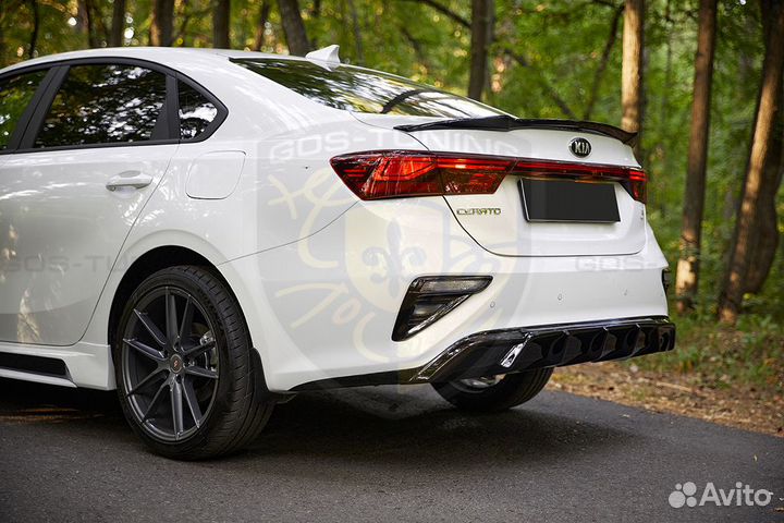 Накладка заднего бампера диффузор Киа Церато 4