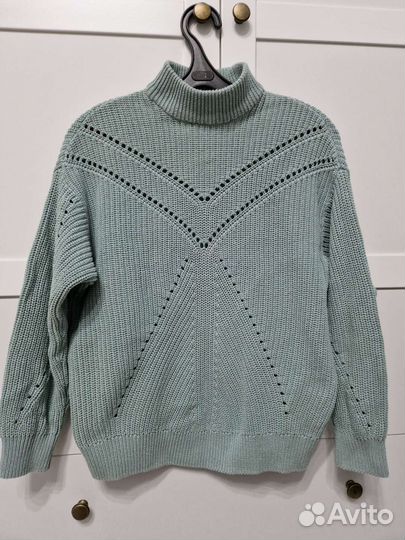 Светло-голубой свитер