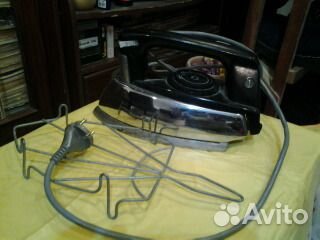 Утюг с подставкой рабочий