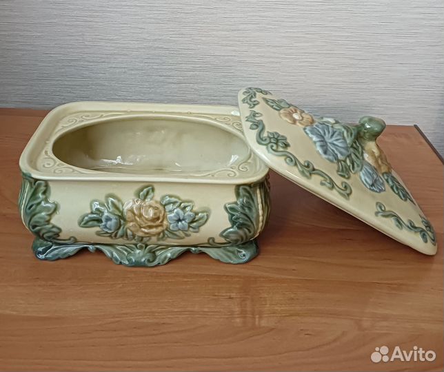 Керамическая шкатулка