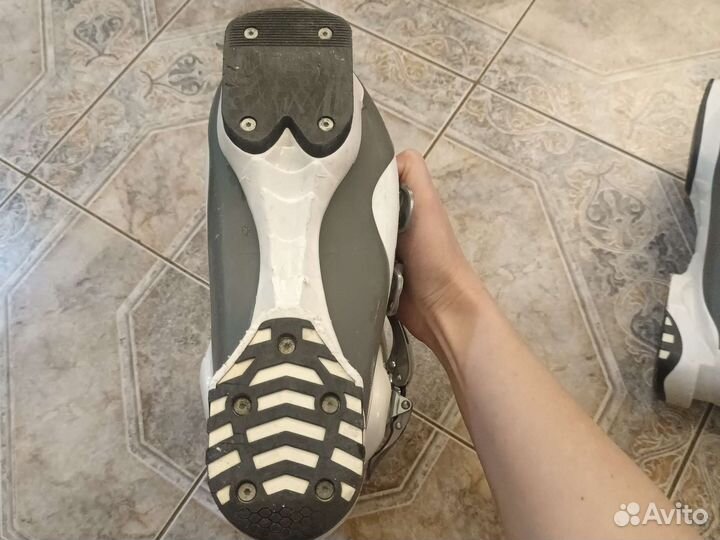 Горнолыжные ботинки atomic 23,5-24,0см,лыжи