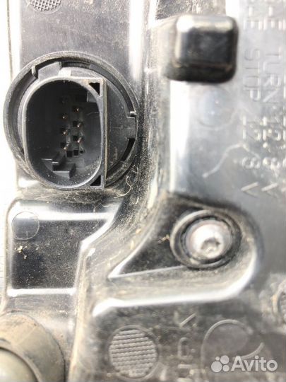 Фонарь наружный задний левый Mercedes-Benz