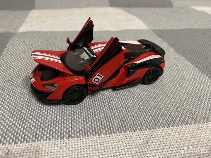 Модель автомобиля металл