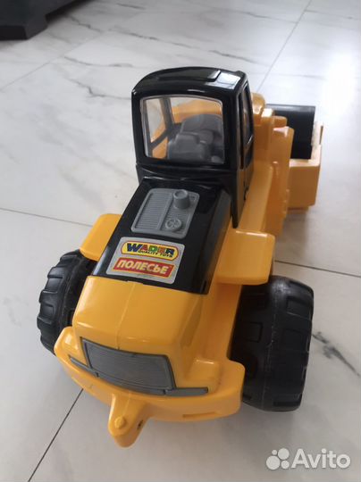 Трактор, асфальтоукладчик