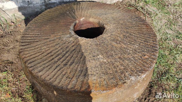 Каменные жернова