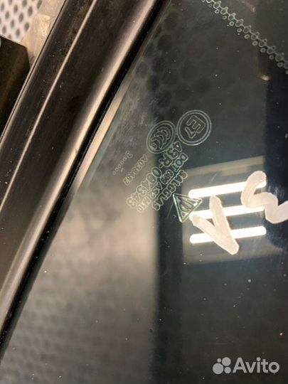 Форточка двери задняя левая Porshe Panamera 970