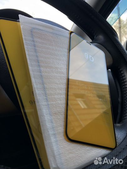 Защитное стекло на iPhone