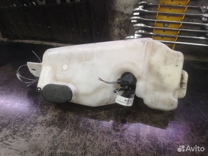 Бачок омывателя Рено Дастер 2013