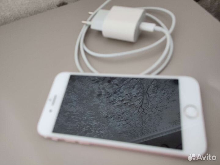 Телефон iPhone 6s