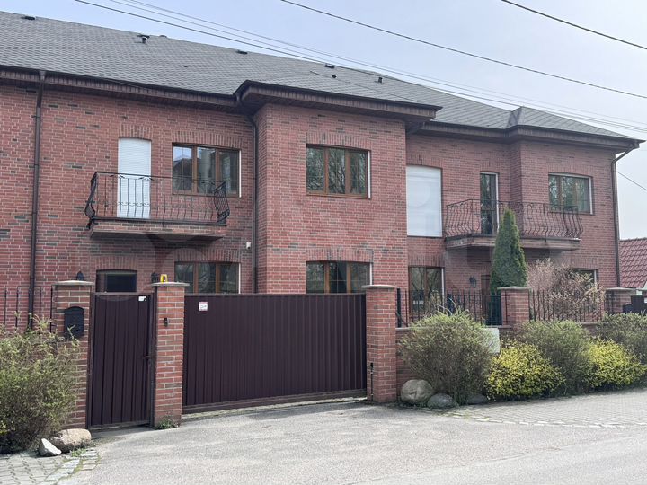 Таунхаус 185 м² на участке 3 сот.