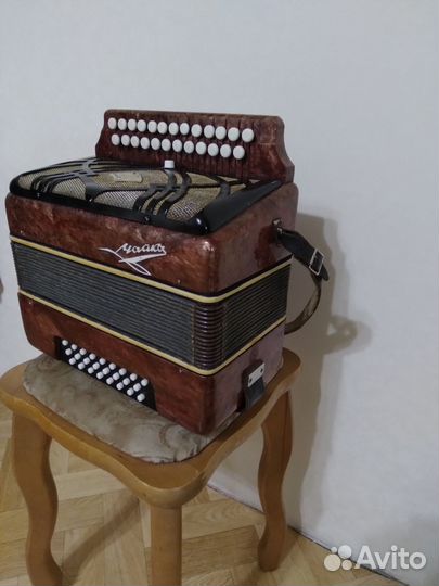 Продам гармонь Чайка