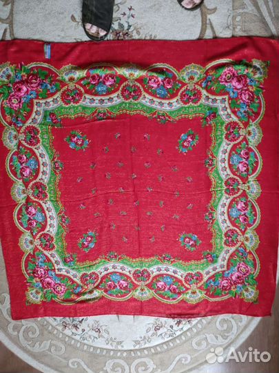 Платок с люрексом новый