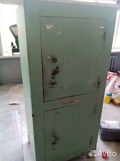 Сейф металлический