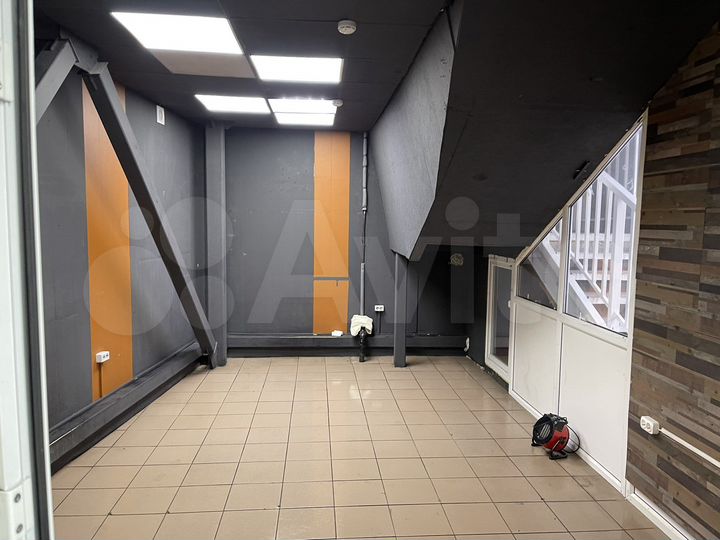 Свободного назначения, 20 м² у остановки