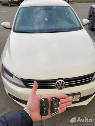 Выкидной ключ с кнопками Volkswagen Jetta 2014
