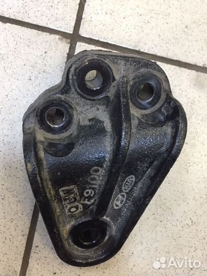 Кронштейн двигателя правый Kia Rio 4 G4FG 2018