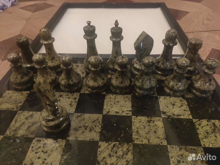 Шахматы из змеевика коллекционные