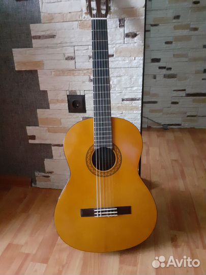 Акустическая гитара yamaha c40
