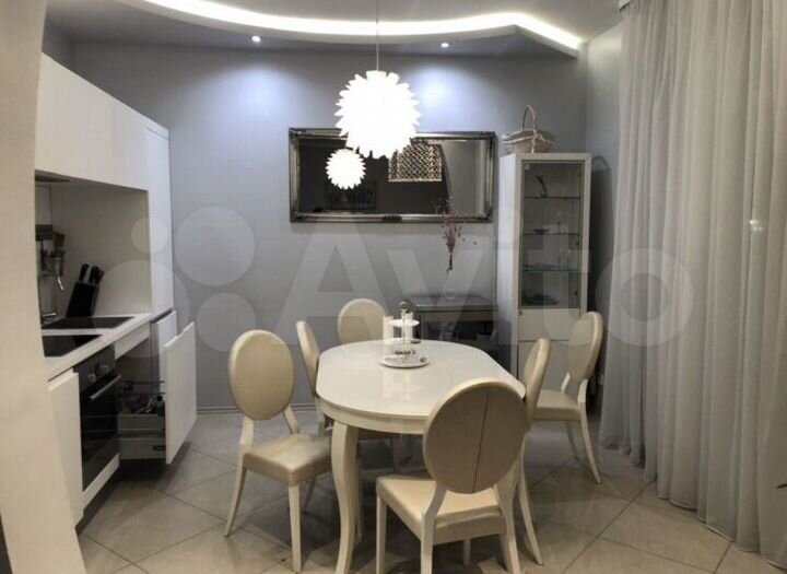 3-к. квартира, 90 м², 2/4 эт.