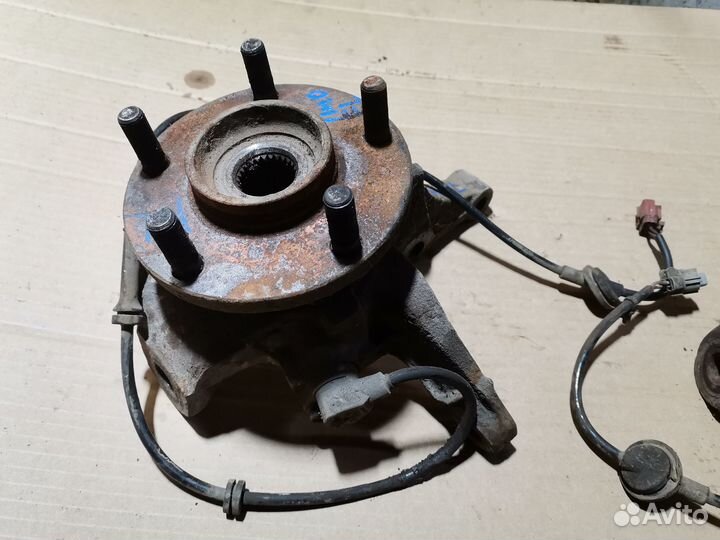 Кулак поворотный передний Nissan Almera Tino