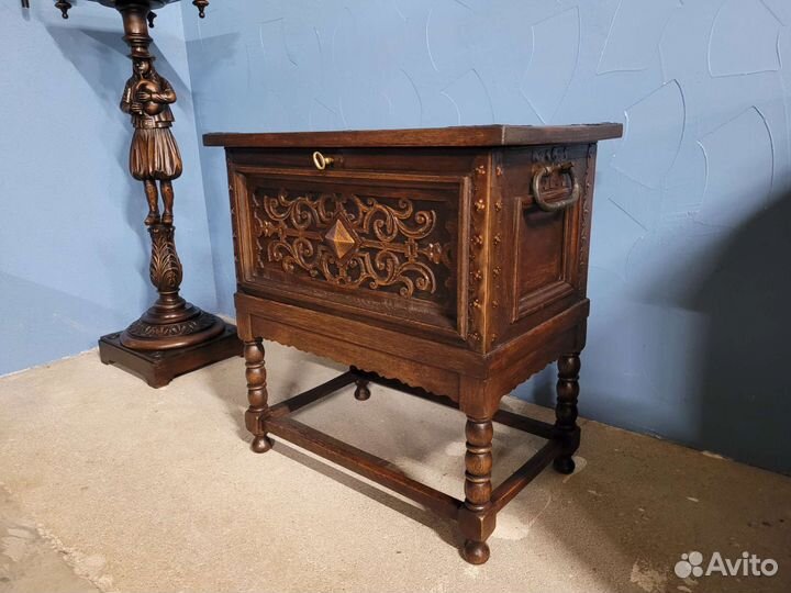 Антикварный резной дубовый сундук, 1880