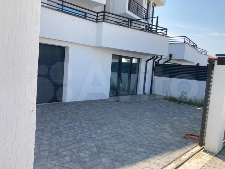 Дом 195 м² на участке 3,3 сот.