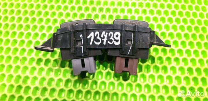 Кнопки обогрева сидений Nissan Tiida C11