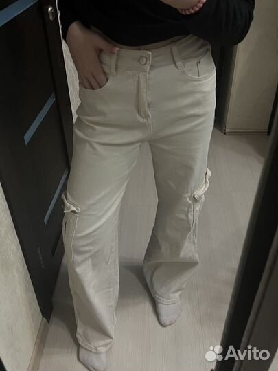 Белые оверсайз брюки с карманами