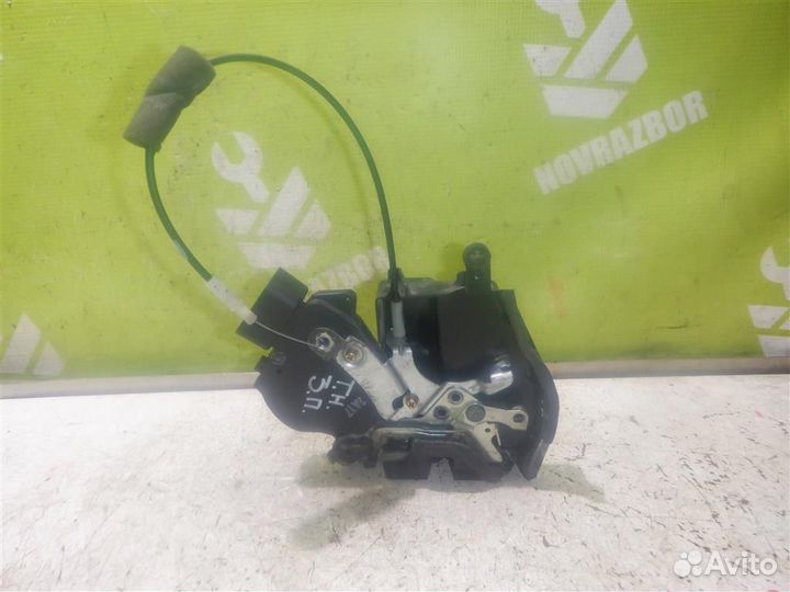 Замок двери задней правой Тойота Хайлендер