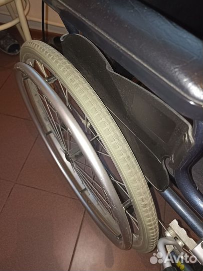 Продаю инвалидную коляску