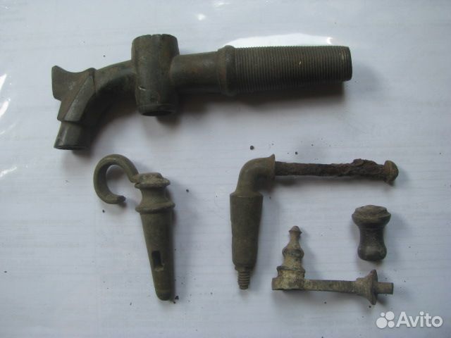 Части самовара, пряжки. Медаль Милош Оболич