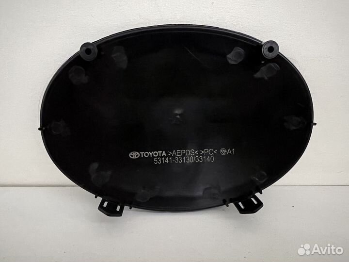 Эмблема передняя Camry v70 аналог