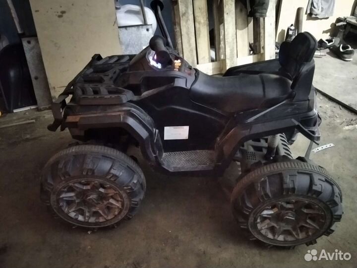 Детский квадроцикл на аккумуляторе