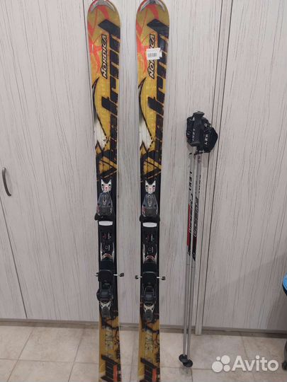 Горные лыжи с креплениями и палками nordica