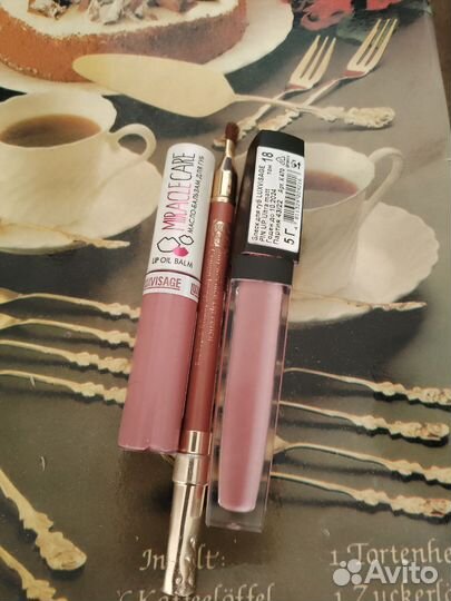 2 жидкие помады и карандаш отдам