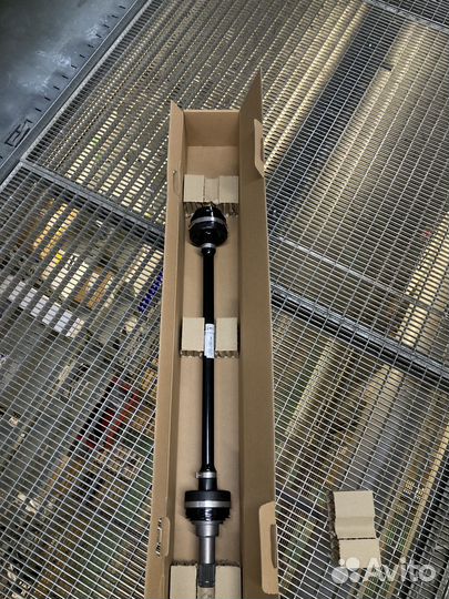 Приводной вал колеса задний правый BMW