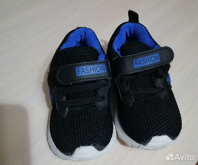Кроссовки детские 24 размер