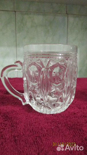 Две хрустальные кружки