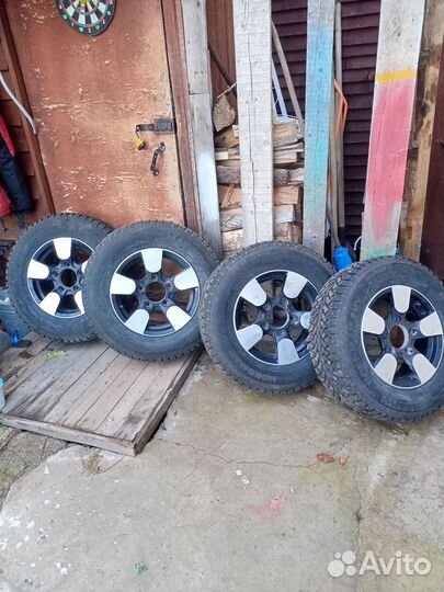 Колеса зимние 215 70 r15