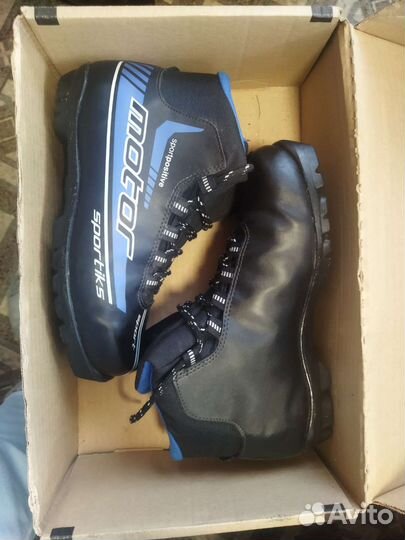 Лыжные ботинки с креплением