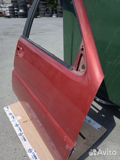 Дверь передняя правая Nissan Terrano 2 Ниссан