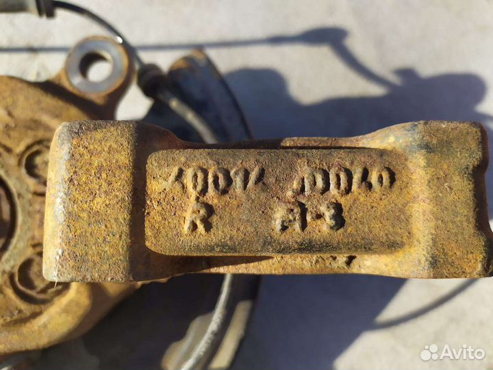 Кулак поворотный правый Nissan Qashqai (J10)