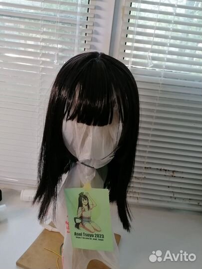 Парик черный с челкой и пробором