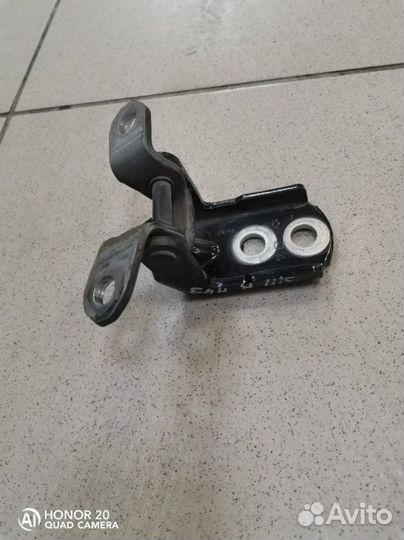 Петля двери задняя правая Nissan Tiida C11 HR 16