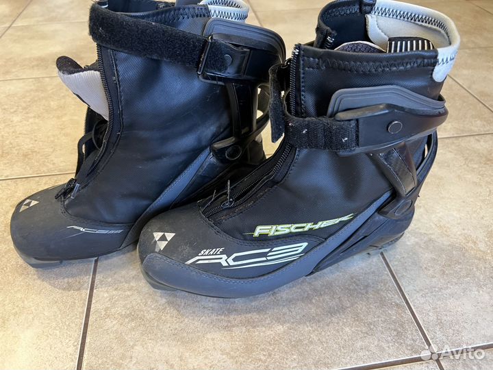 Продам лыжные ботинки Fisher
