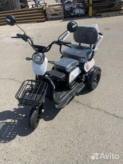 Электро скутер трехколесный новый