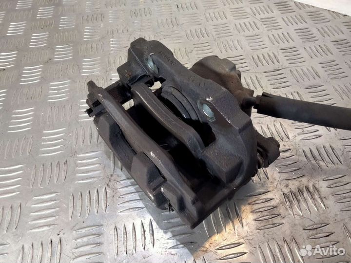 Суппорт передний Пежо 307